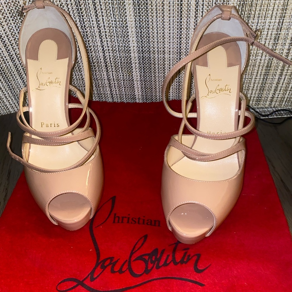 Louboutin holly Alta holly patent leather heels